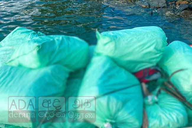 නීතිවිරෝධීව මෙරටට ගෙනා බීඩි කොළ තොගයක් සමඟ සැකකරුවන් දෙදෙනෙකු මාට්ටු