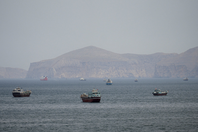 Hormuz සහ Bab al-Mandeb යනු මොනවාද? 