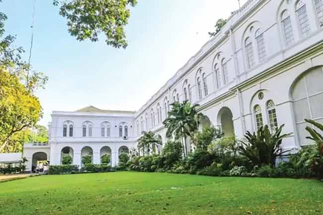 ජනපති මන්දිරවල පිටස්තරයින් තුන්දහසකට වැඩිය නවාතැන් අරන් 
