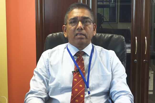 ආනයනය කළ වාහන 1025ක් හම්බන්තොට වරායේ හිරවෙලා 