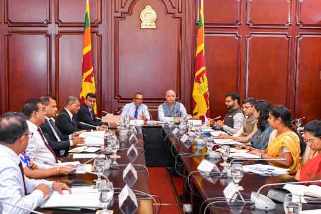 ඉන්දීය ආධාර ව්‍යාපෘතිවල ගැටලු ගැන විශේෂ සාකච්ඡාවක්