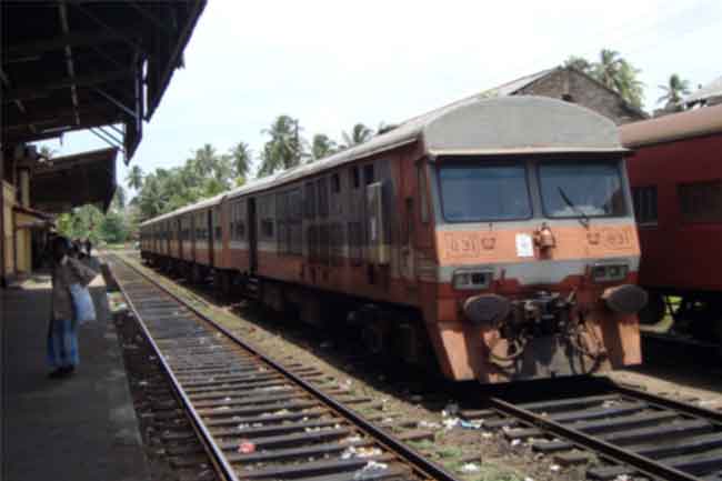 කැලණිවැලි මාර්ගයේ දුම්රිය ධාවනය සීමා කිරීමක් ගැන දැනුම්දීමක්