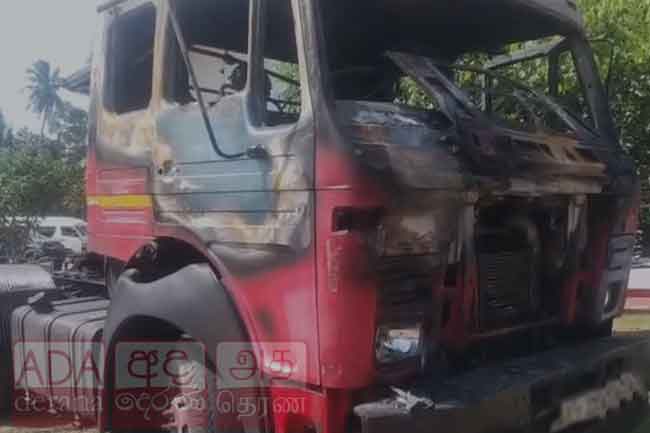 තරුණයින් දෙදෙනෙකුට මරු කැඳවූ කන්ටේනර් අනතුර