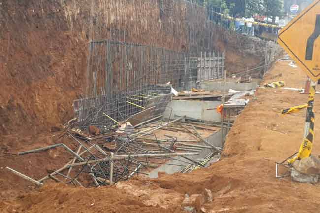 නගර සංවර්ධන ව්‍යාපෘතියේ සේවකයෙක් පස් කන්දකට යට වෙයි 