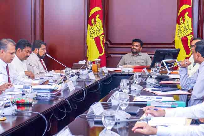 ''ප්‍රාදේශීය පරිපාලන ඒකක 'සංවර්ධන ඒකක' කරන නව සැලැස්මක් සකසන්න'' - ජනපති