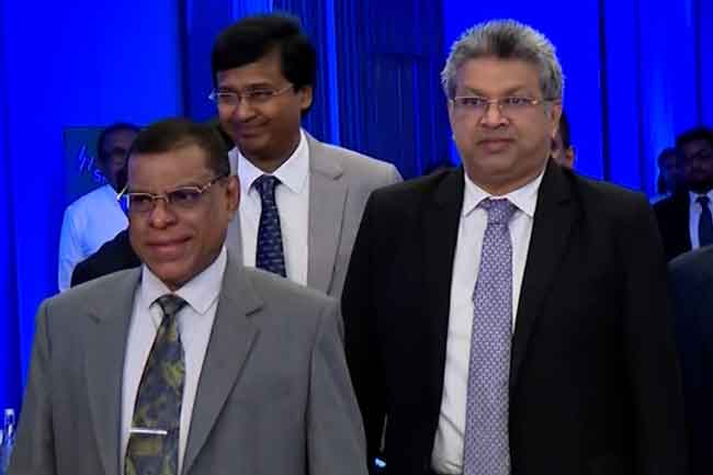 අගවිනිසුරු, අධිකරණ ඇමති හා නීතිඥ සංගමයේ සභාපති එකම වේදිකාවක