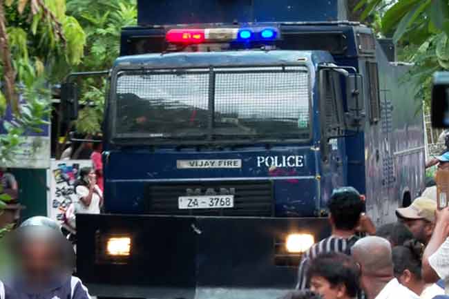 මහර බන්ධනාගාර ගැටුමෙන් රැඳවියෙක් මරුට - හයක් රෝහලේ 