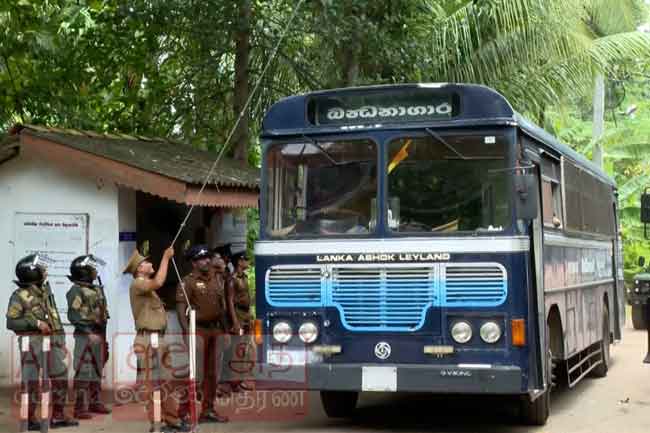 මහර බන්ධනාගාරයේ රැඳවියන් 20ක් බූස්සට