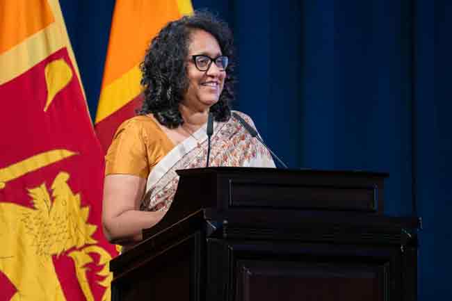 විභාග කේන්ද්‍රීය අධ්‍යාපන රටාව වෙනුවට ප්‍රායෝගික අධ්‍යාපන පරිසරයක් ඇති කරනවා - අගමැති