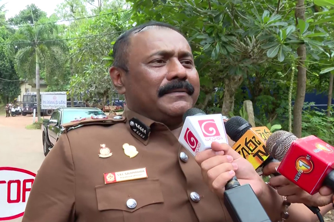 මහර බන්ධනාගාර අධිකාරීවරයා රැඳවියන්ගේ ඥාතීන්ගෙන් කළ ඉල්ලීම