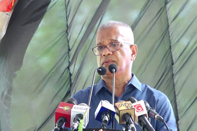 රාජ්‍ය සේවයට ඇමති ලාල්කාන්තගෙන් හොඳ නරක දෙකම 