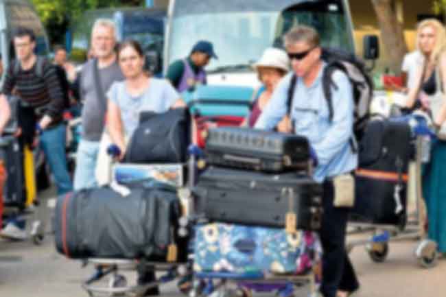 ජූලි මාසයේ සංචාරක පැමිණීමේ පහළ යාමක්