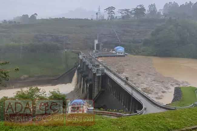 කොත්මලේ වාන් දොරටුවක් තවදුරටත් විවෘත කෙරේ