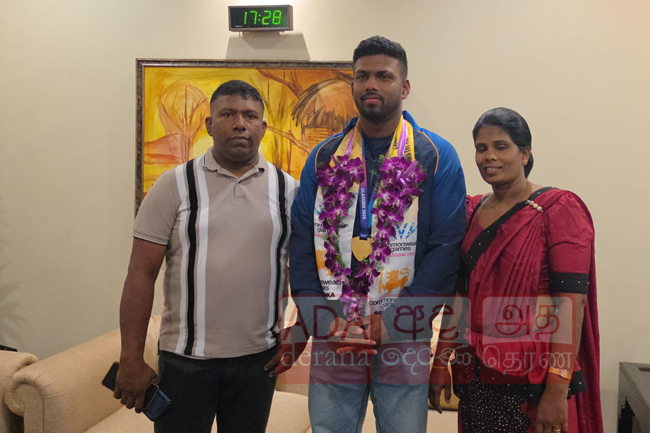 ලක්මව රනින් සැරසූ රුමේෂ් තරංග දිවයිනට