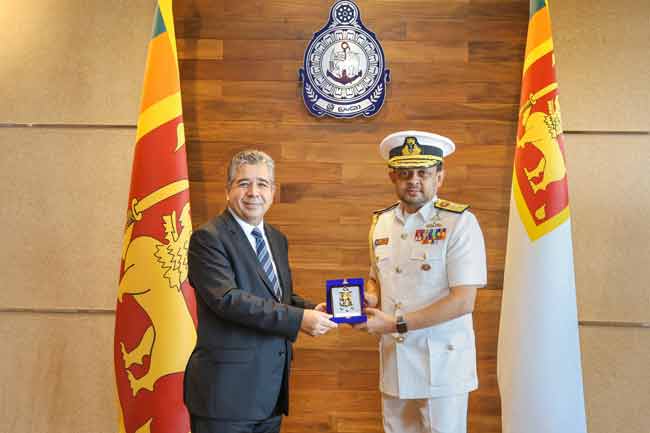 ශ්‍රී ලංකාවේ තුර්කි තානාපති සහ නාවික හමුදාපති අතර හමුවක්