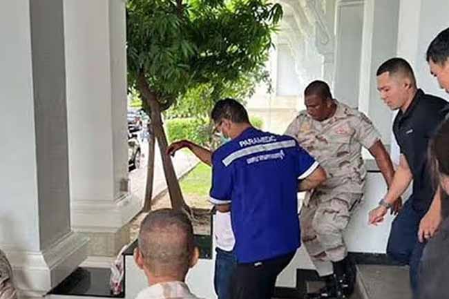 තායිලන්තයේ රාජ්‍ය කාර්යාලයක වෙඩිතැබීමක්