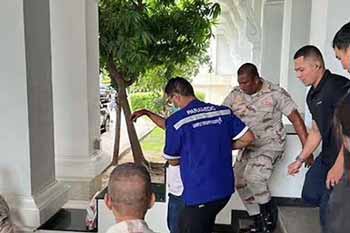 තායිලන්තයේ රාජ්‍ය කාර්යාලයක වෙඩිතැබීමක්