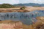 නටබුන් මතුවෙන කලුගඟ ජලාශය...