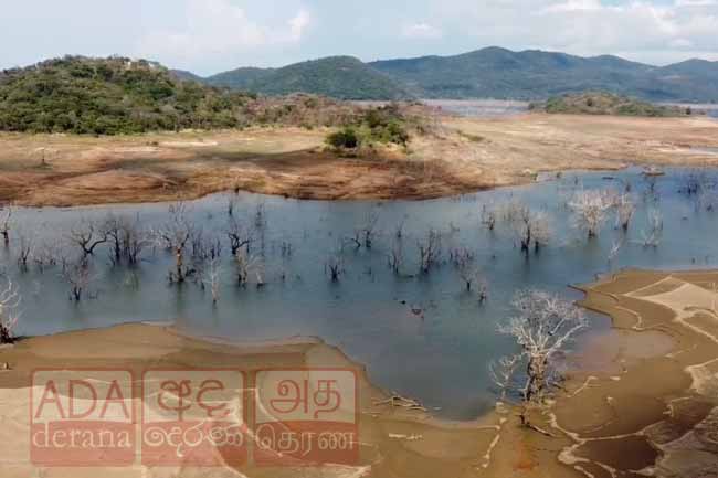 නටබුන් මතුවෙන කලුගඟ ජලාශය...