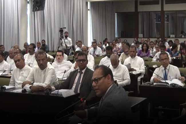 ගුරු සේවයේ ගැටලු ගැන අගමැති ප්‍රධානත්වයෙන් සාකච්ඡාවක්