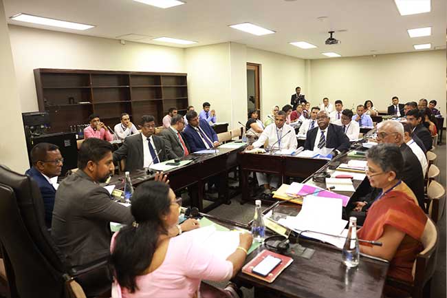 බන්ධනාගාර තදබදය අවම කිරීමට පුනරුත්ථාපන වැඩසටහන් ශක්තිමත් කිරීම පිළිබඳ අවධානය