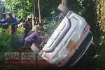 මාර්ග මායිම් කණු කඩා ආ සැප රිය - පදිකයින් දෙදෙනෙකු රෝහලේ