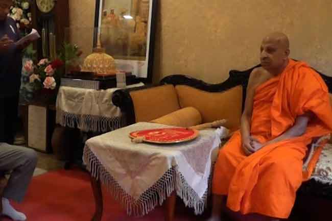 ජනපතිට යැවූ ලිපියට පිළිතුරු නොලැබීම ගැන මල්වතු මහනාහිමි කනස්සල්ලෙන්                                 