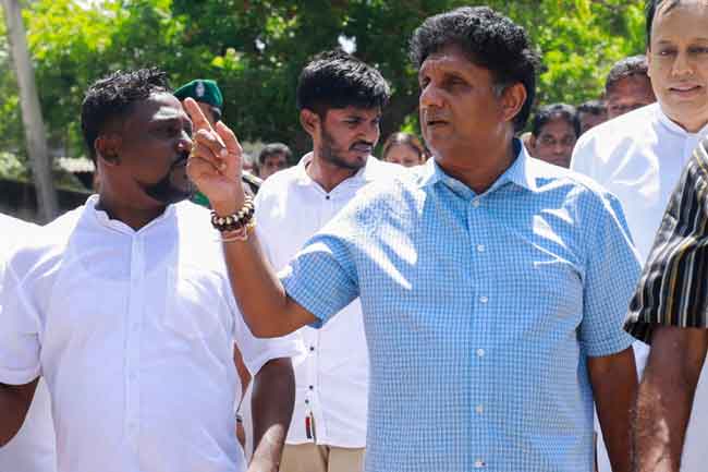 මේ රජය රට විනාශ කර ඒකාධිපති පාලනයකට උත්සාහ කරනවා - සජිත්