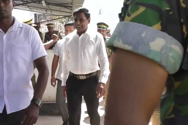ප්‍රමාදවූ රස පරීක්ෂක වාර්තා 9000ක් මසක් තුළ අවසන් කරනවා - ඇමති විජේපාල