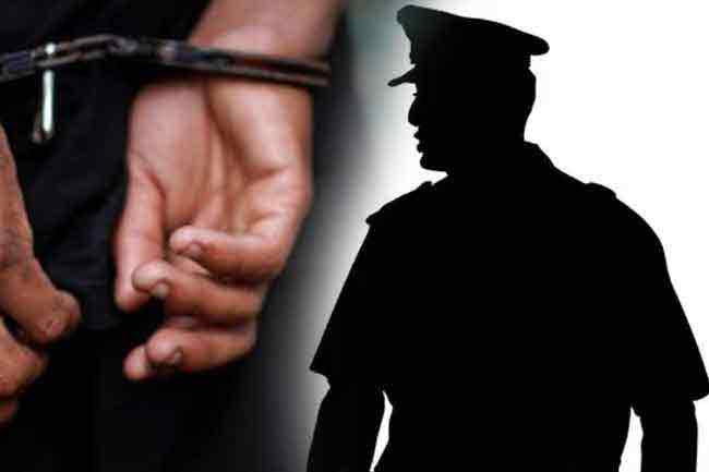 නීතිය ක්‍රියාත්මක නොකර ඉන්න රු.ලක්ෂ 5ක  අල්ලසක් ගත් පොලීසියේ 4ක් අත්අඩංගුවට