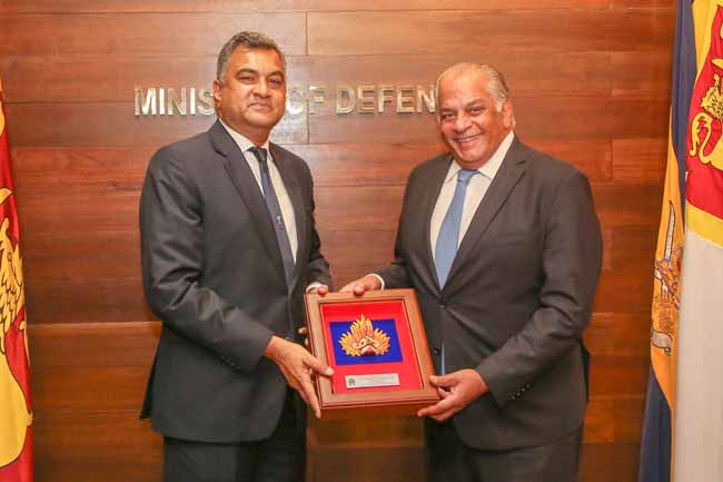 ධුරයෙන් සමුගන්නා ඊජිප්තු තානාපති හා ආරක්‍ෂක ලේකම් අතර හමුවක්