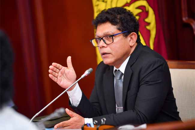 වියළි කාලගුණය පවතින දිස්ත්‍රික්කවලට ජලය බෙදාහැරීමට විශේෂ වැඩපිළිවෙළක්