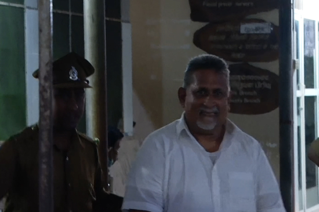 මහීල් සේනාරත්නට ඇප