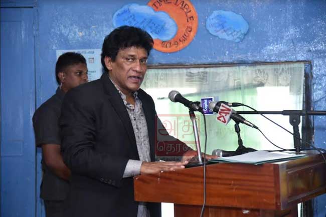 எஸ்.பி திஸாநாயக்க என்பவர் ஒரு பொய்க்காரர்