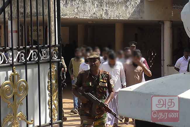  பலத்த பாதுகாப்புடன் அழைத்துவரப்பட்ட உயிர்த்த ஞாயிறு தாக்குதல் சந்தேக நபர்கள் 