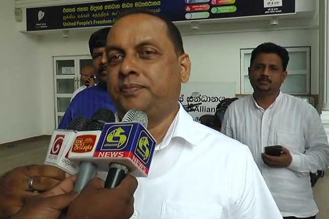  எரிபொருளை பதுக்கினால் விற்பனை நிலையங்களின் அனுமதிப் பத்திரம் இரத்தாகும்