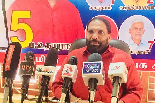 வீட்டுச்  சின்னம் சாக்கடைக்குள் தள்ளப்பட்டுள்ளது?