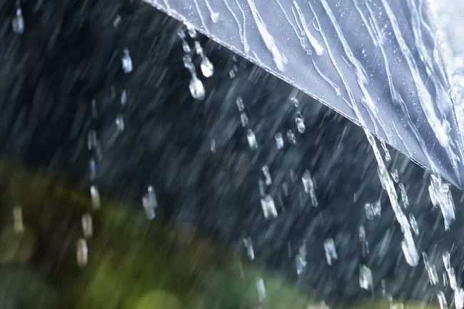 சில இடங்களில் 100 மி.மீ அளவான பலத்த மழைவீழ்ச்சி