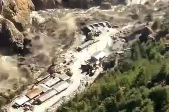 இந்தியாவில் திடீர் வௌ்ளப்பெருக்கு - நூற்றுக்கும் அதிகமானோர் பலி!