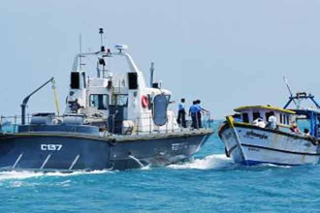 எல்லை மீறி மீன்பிடித்த 54 இந்திய மீனவர்கள் கைது