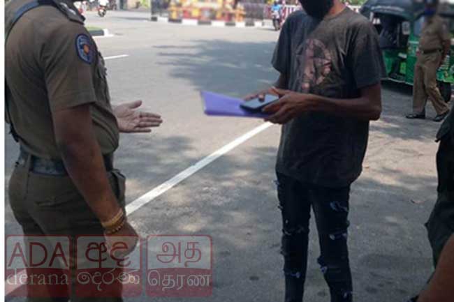 சீருடையில் உள்ள பொலிஸ் அதிகாரியை தாக்க முடியுமா? 