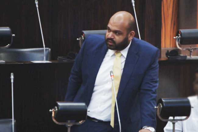 மக்கள் சேவைக்காக வரும்  உறுப்பினர்களுக்கு எதற்கு ஓய்வூதியம்?