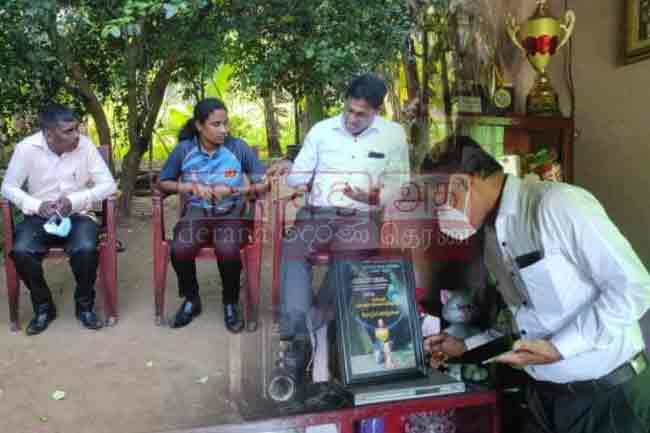 தங்க மங்கையின் வீட்டுக்குச் சென்ற அதிகாரிகள்!