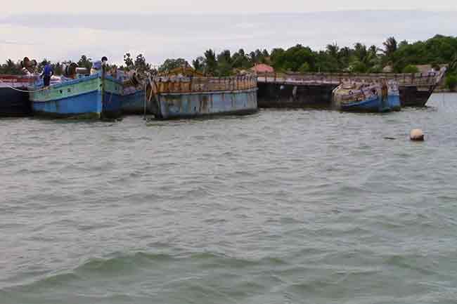 நான்கு இந்திய படகுகள் ஏலத்தில் விற்பனை