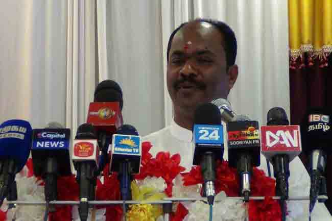Mathan Ramesh நாங்களும் டீசலுக்காக வரிசையில் நிற்கின்றோம்