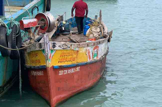 அத்துமீறி மீன்பிடியில் ஈடுபட்ட 22 தமிழ்நாட்டு மீனவர்கள் நிபந்தனைகளுடன் விடுதலை