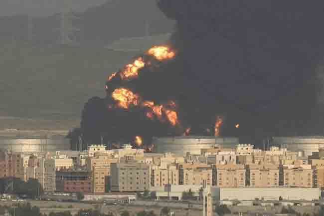 சவுதி அரேபியாவின் எண்ணெய் கிடங்கு மீது தாக்குதல்!