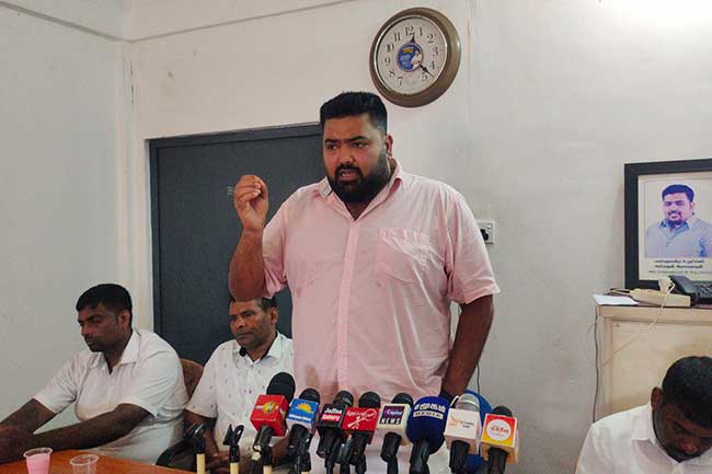 சுடுகாடுகளில்தான் தமிழ்த் தேசியம் கிடைக்கும்