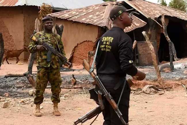 கிராம மக்களுக்கு இடையில் மோதல் - 85 பேர் பலி