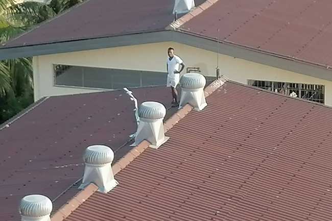 சிறைச்சாலை கூரை மேலேறி கைதி ஒருவர் உண்ணாவிரத போராட்டத்தில்